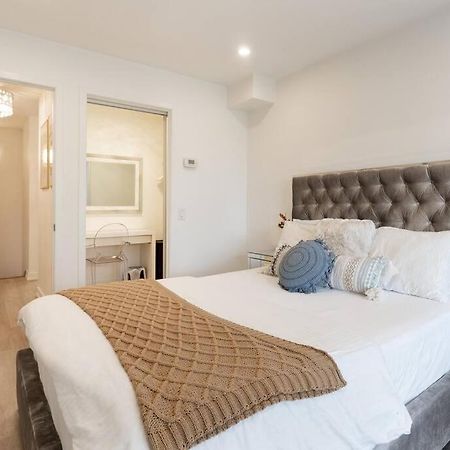 Luxe 2 Bed Suite Downtown Toronto Near Waterfront מראה חיצוני תמונה