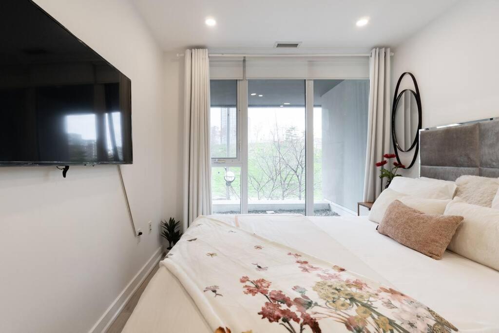 Luxe 2 Bed Suite Downtown Toronto Near Waterfront מראה חיצוני תמונה