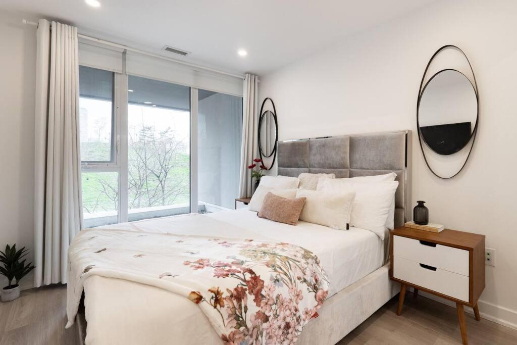 Luxe 2 Bed Suite Downtown Toronto Near Waterfront מראה חיצוני תמונה