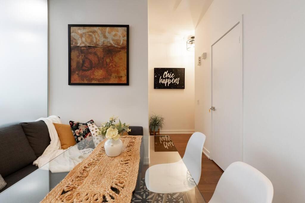 Luxe 2 Bed Suite Downtown Toronto Near Waterfront מראה חיצוני תמונה